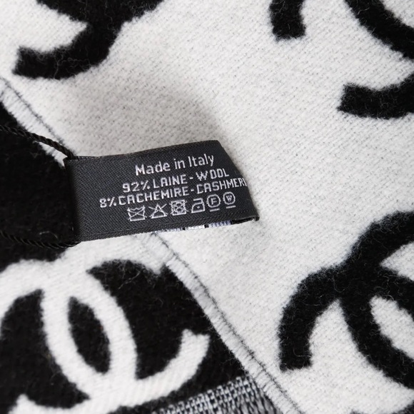 2024/2025 AUTH BNWT Chanel CC Logo Black and White Cashmere Wool Scarf - Picture 2 of 5